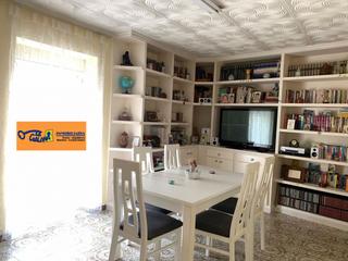 Maison à Valdepeñas. Casa en venta en convento, 7 dormitorios.