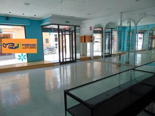 Location Local commercial à Valdepeñas. Local en alquiler en centro, 1 dormitorio.