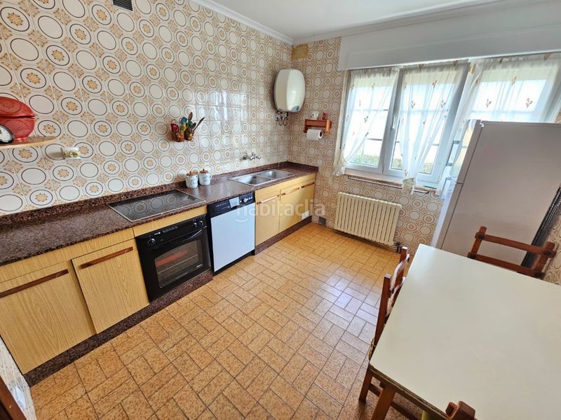 Foto b6a5774f-ba73-4b78-849c-c8d831653b77. Casa amb aparcament a Pillarno Castrillón