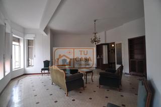 Pis  Plaza de américa. Venta amplio piso de 300m2 junto a la cruz de los caídos de cáce