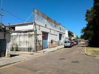 Terreno residencial  Avenida vicente sos baynat. Venta solar en mérida en esquina con suelo urbano consolidado