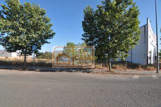Solar industrial a Calle b 44. Venta parcela de 911m2. en el polígono de malpartida de cáceres