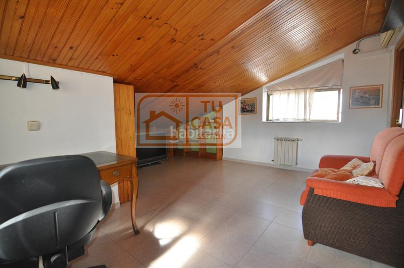 Foto a2cf554f-5651-49a9-b2fa-10954bd94ec0. Chalet excelente chalet unifamiliar independiente, en la urbanización de unifamiliares más exclusiva y céntrica . en Cáceres