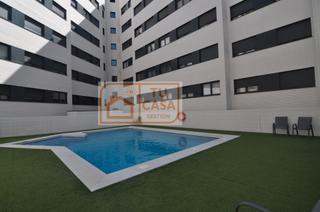 Lloguer Pis  Calle maría auxiliadora. Alquiler de un estupendo apartamento amueblado junto al rodeo co
