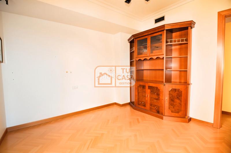 Foto a8af8f04-c56f-43ec-b138-d75fe6183deb. Etagenwohnung mit heizung parking in Centro Cáceres