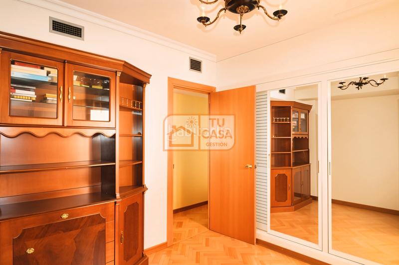 Foto c70a3d50-2f36-4ca0-96c7-67799956541c. Etagenwohnung mit heizung parking in Centro Cáceres