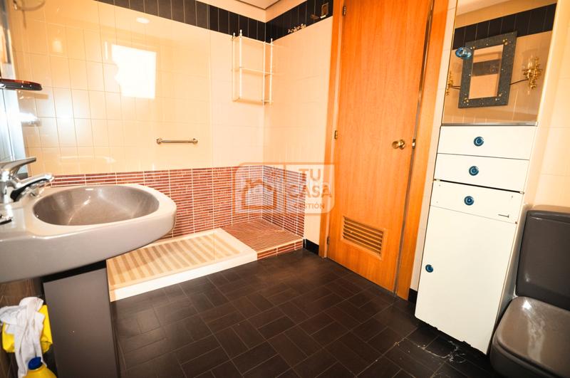Foto f2975449-3d88-418b-9561-a9e0d3dafa54. Etagenwohnung mit heizung parking in Centro Cáceres