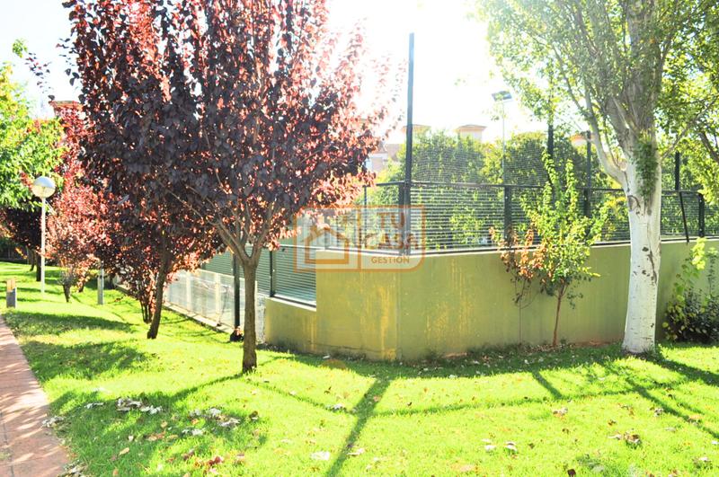 Foto 38b829d9-dbbf-40e8-9c73-68070b9a6e62. Semi detached house with heating parking pool in Ruta de la Plata Cáceres