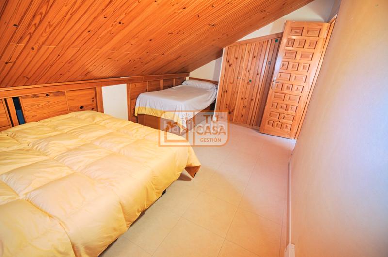 Foto 0af7d08f-079c-482a-aa4c-291a31ceb124. Chalet  independiente en la urbanización la zambomba en Cáceres
