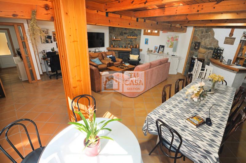 Foto c01b700d-6009-47b7-9bf6-245b2b7e0a2f. Chalet  independiente en la urbanización la zambomba en Cáceres