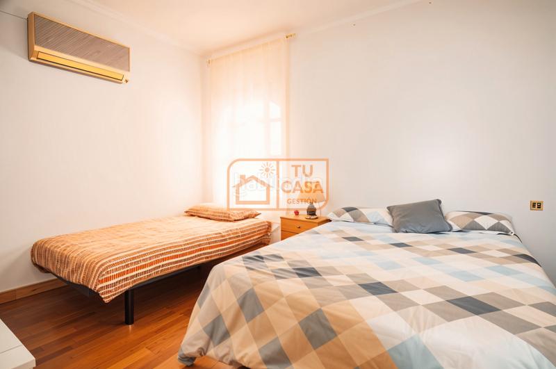 Foto d99fd775-31dd-45d4-a7a6-50f9e36c289b. Chalet  independiente en la urbanización la zambomba en Cáceres