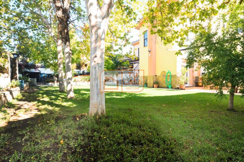 Foto f9d1dcf7-c751-4dc0-ad6f-f8ec9a49842e. Chalet  independiente en la urbanización la zambomba en Cáceres
