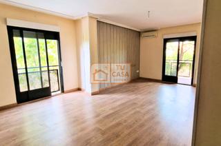 Appartamento  Calle julio terrón sobrado. Venta de amplio piso en plasencia