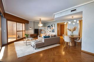 Pis  Calle gil cordero. Venta de exclusiva vivienda junto a la cruz de los caídos