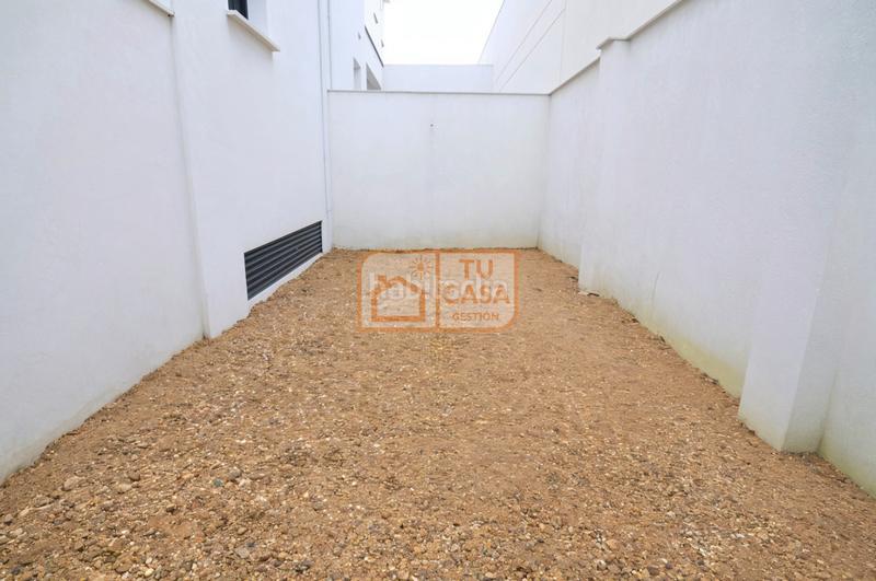 Foto 9c905fc2-e940-4d2b-8045-1d87cdf3d748. Maison jumelée avec chauffage parking dans Montesol - Mejostilla Cáceres