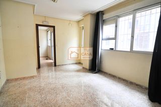 Etagenwohnung  Calle obispo jesus dominguez. Venta de 2 de dos apartamentos, pagando un solo piso.