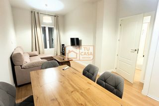 Rent Flat in Calle peñas 7. Alquiler de piso reformado, cáceres