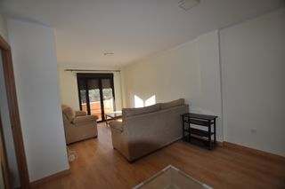 Location Appartement  Calle huaina capac. Alquiler de piso de tres dormitorios, reformado