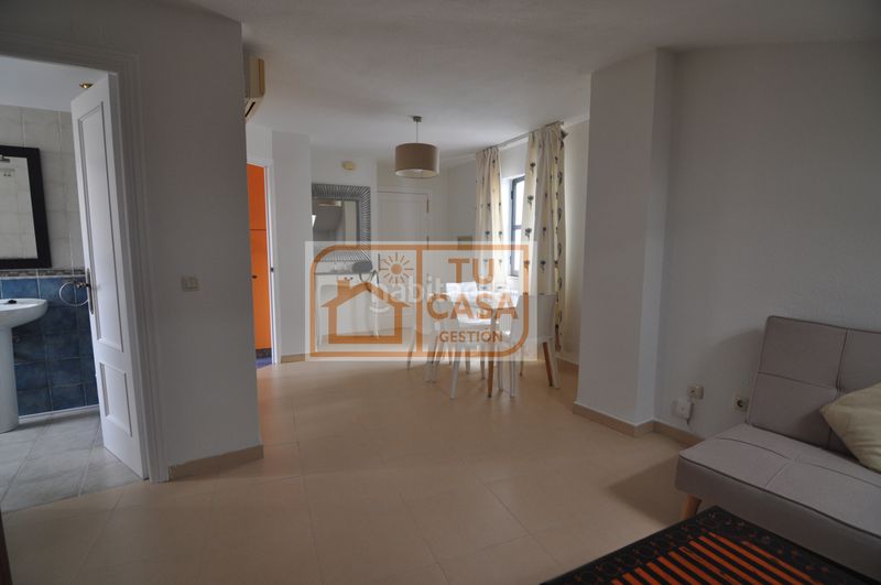 Foto 0a68fbab-5b6d-453a-b13f-2d1e49661846. Alquiler piso alquiler de apartamento amueblado recién pintado en el Casco Antiguo en Cáceres