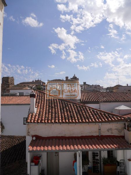 Foto 339aa8cd-0654-4c0b-bf84-63d105135d09. Alquiler piso alquiler de apartamento amueblado recién pintado en el Casco Antiguo en Cáceres