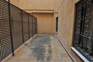 Lloguer Pis  Calle parras. Alquiler de excelente apartamento con patio de 14m2 con acceso p