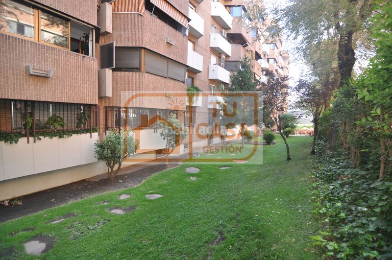 Foto 23da4479-5643-4892-90ca-a02228834c13. Pis amb calefacció aparcament piscina a Fuente del Berro Madrid