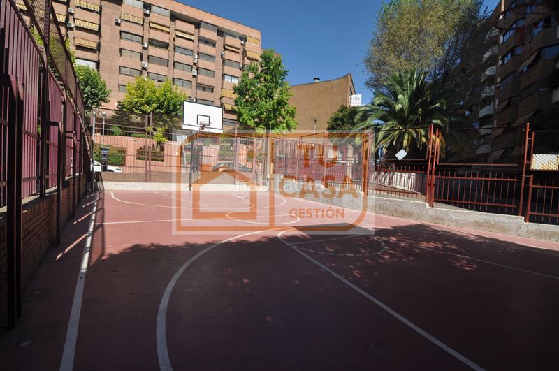 Foto b12c00f2-cd27-4fac-9278-30d13156cbcd. Pis amb calefacció aparcament piscina a Fuente del Berro Madrid
