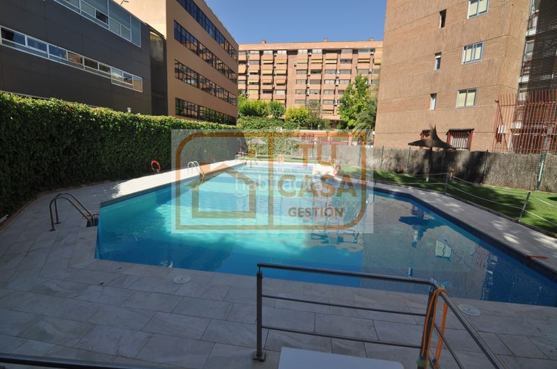 Foto b7082051-2b29-4b14-a99f-2911c76cbd39. Pis amb calefacció aparcament piscina a Fuente del Berro Madrid
