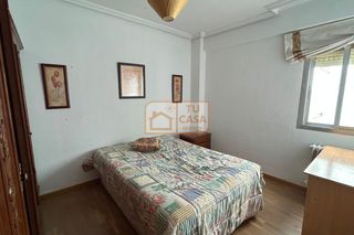 Location Appartement  Calle diego maría crehuet. Piso de alquiler estudiantes centro cáceres