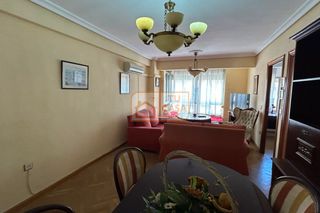 Miete Etagenwohnung  Calle diego maría crehuet. Piso de alquiler estudiantes centro cáceres