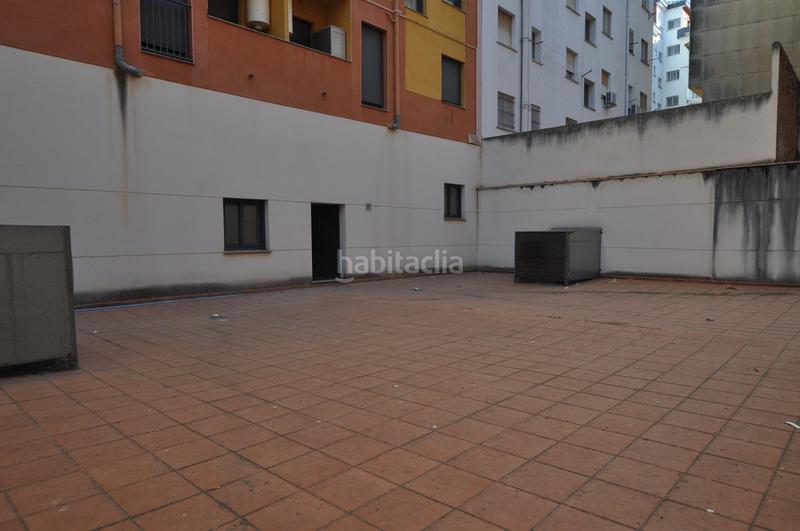 Foto c7554146-c926-44ce-a3b3-28e6652a53af. Alquiler local comercial obtén un excepcional local en el Centro con 291m2 construido, salida de humos, varios accesos, suelos de gres, climatiz en Cáceres