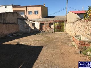 Solar industrial en Nuevo Cáceres. Venta de solar de doscientos tres metros cuadrados con una peque