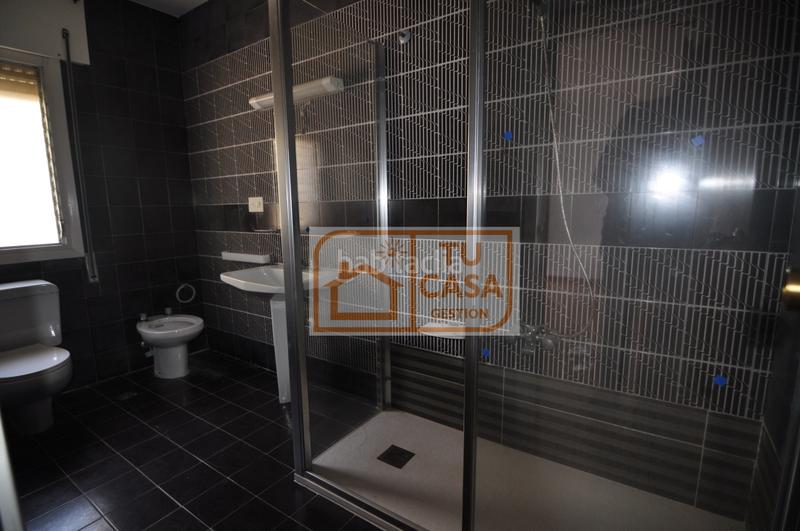 Foto 778f91c2-1129-407c-8ea1-f206509f885b. Chalet with fireplace heating parking pool in Campus Universitario Cáceres