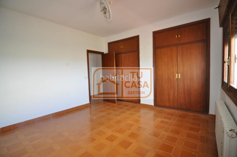 Foto b6e83772-609f-4cb5-9d89-d340467052ed. Chalet with fireplace heating parking pool in Campus Universitario Cáceres