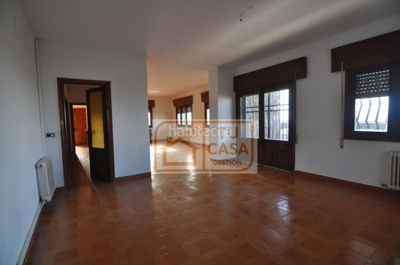 Foto bf30f30a-ee7a-4a54-8195-00b8f7400bd5. Chalet with fireplace heating parking pool in Campus Universitario Cáceres
