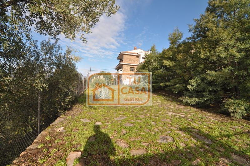 Foto edeb9c4a-dc5d-402f-a8f8-61396165fa93. Chalet with fireplace heating parking pool in Campus Universitario Cáceres