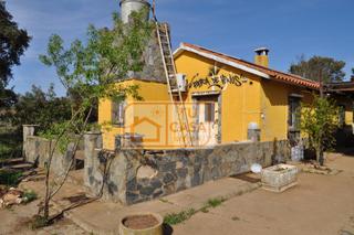 Masia a Puebla de Obando. Venta casa de campo con olivar en el término municipal de puebla
