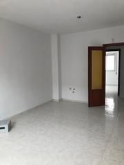 Pis en Avenida de la constitucin 14. Venta de piso en el centro de aldea moret, (cceres)