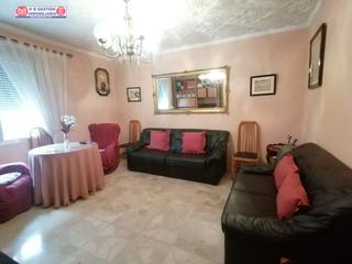 Casa a Herencia. Casa centrica con vivienda completa en planta alta y otra en pla