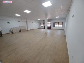 Lloguer Local Comercial a Villafranca de los Caballeros. Local comercial centrico ideal para todo tipo de negocio
