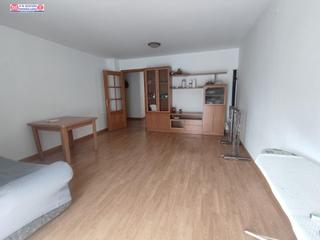 Pis a Alcázar de San Juan. Piso amplio de 3 dormitorios, 2 baños completos, cocina independ