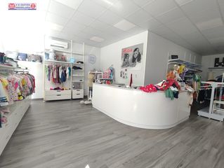Lloguer Local Comercial a Villafranca de los Caballeros. Local comercial en pleno centro de la localidad, totalmente refo