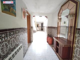 Casa a Herencia. Amplia vivienda de dos plantas con 151 metros de parcela y 170 m