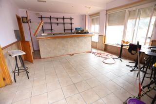 Local Comercial a Alcázar de San Juan. Se vende local comercial de 43 m2 insonorizado y con salida de h