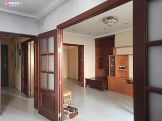 Pis a Alcázar de San Juan. Piso en emilio castelar con tres dormitorios, salon amplio, un b