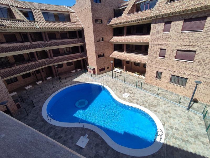 Foto 4dda6ba9-8597-4c25-9c4f-683bc0c4073a. Alquiler piso  de dos dormitorios totalmente amueblado, dos baños, terraza y piscina comunitaria en Alcázar de San Juan