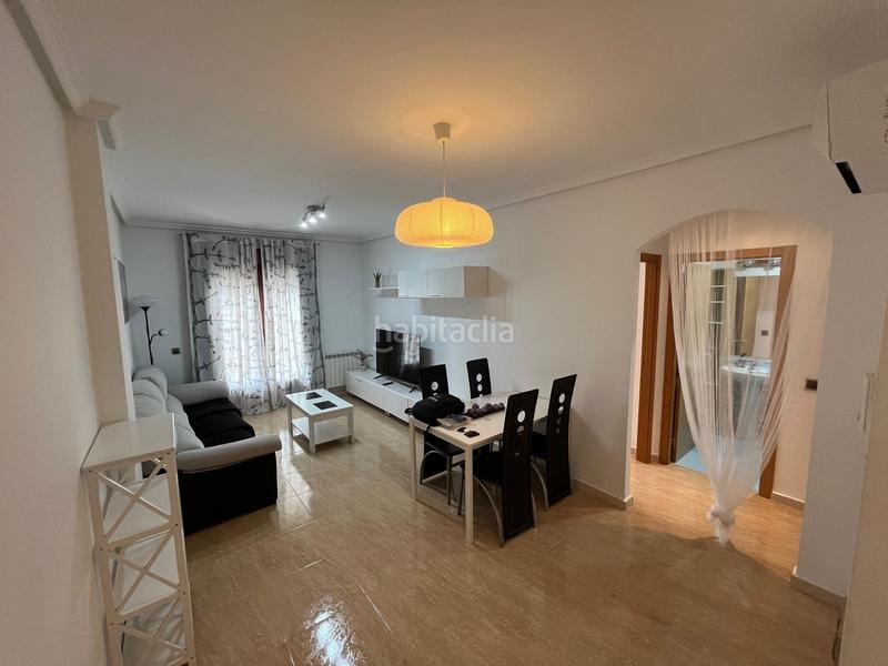 Foto b885f969-10b4-44ce-8cd2-e948cb6121b9. Alquiler piso  de dos dormitorios totalmente amueblado, dos baños, terraza y piscina comunitaria en Alcázar de San Juan