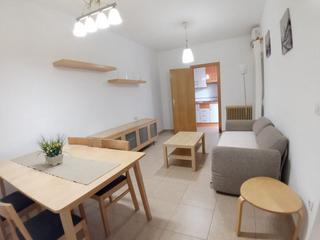 Miete Etagenwohnung in Alcázar de San Juan. Piso amueblado de dos dormitorios en planta baja, con amplio sal