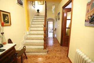 Maison jumelée à Alcázar de San Juan. Se vende casa para entrar a vivir, con 4 dormitorios, baño y ase