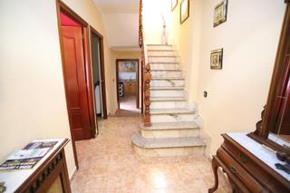 Semi detached house in Alcázar de San Juan. Casa adosada junto a avda pablo iglesias con 5 dormitorios, saló